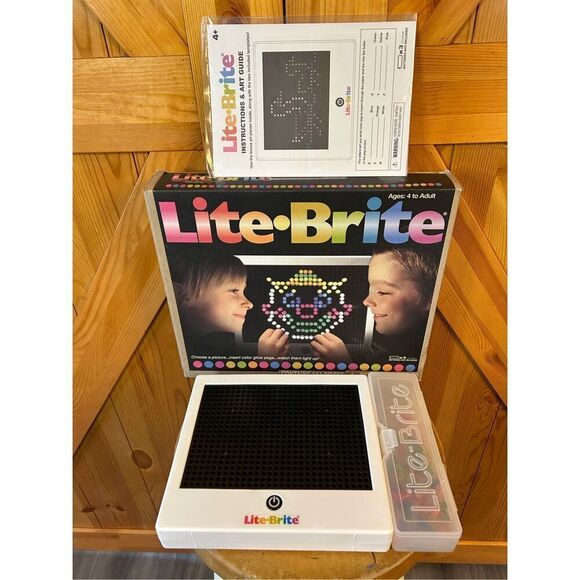 LITE-BRITE Magic Screen Set 156 Pegs & 2 Templates Light Bright Box new in open - Picture 2 of 9